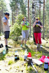 Mehujen lisäksi uudet aikuiset maistelivat rastilla sosetta.