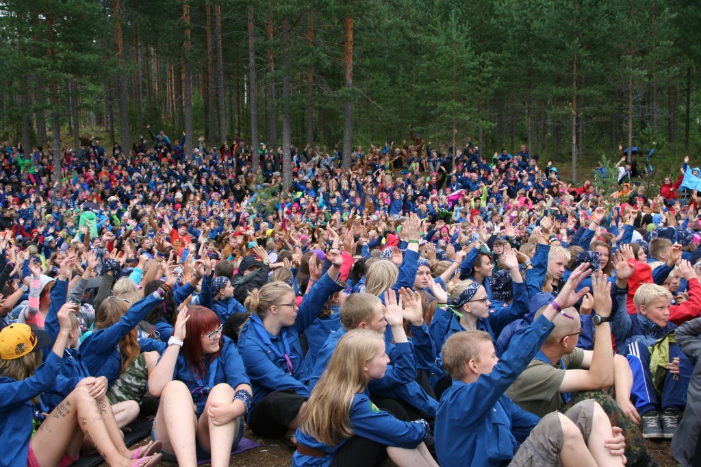 Iso osa viittasi merkiksi siitä, että oli saanut uusia kavereita leiriltä.